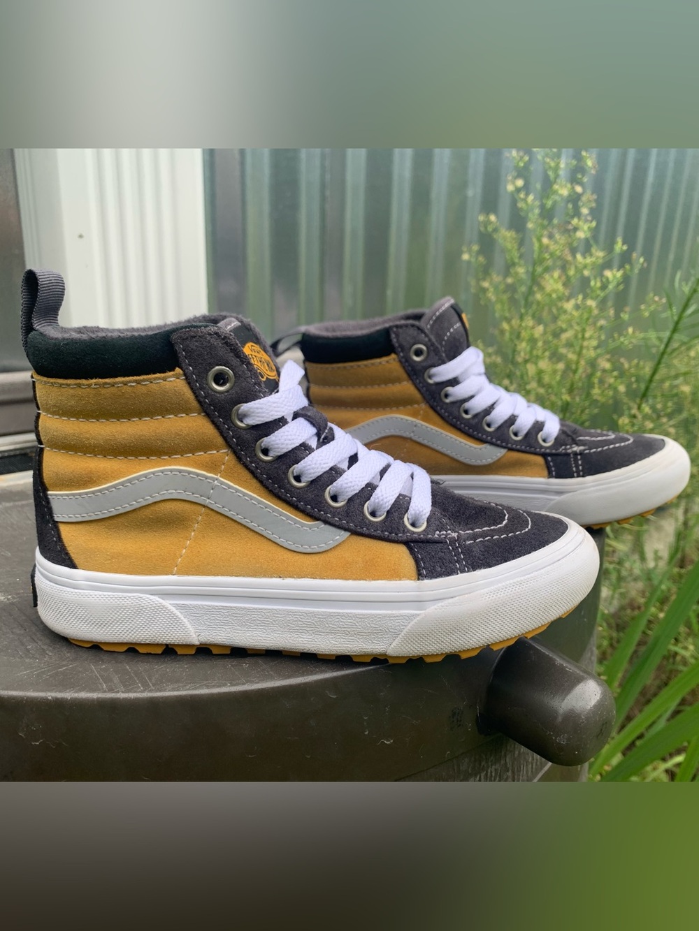 Vans Kids High Top MTE Sneakers
Kids size 1